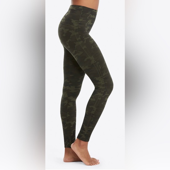 Spanx Look At Me Now Green Camo Leggings in Sz Medium - Picture 4 of 7